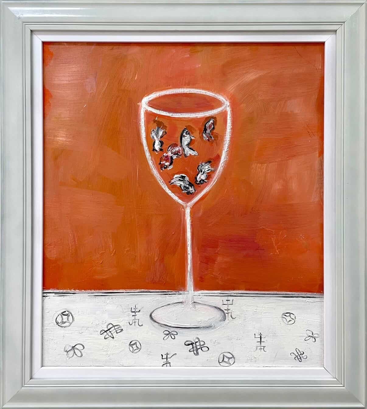 Nature morte symbolique avec un grand verre et des formes de poissons.